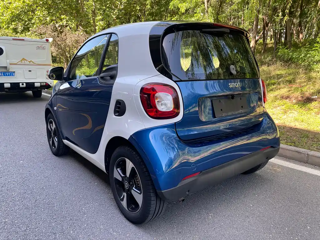 smart Fortwo 2018 — фото 11