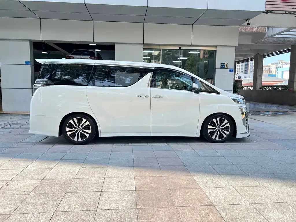 Toyota Vellfire 2021 — фото 9