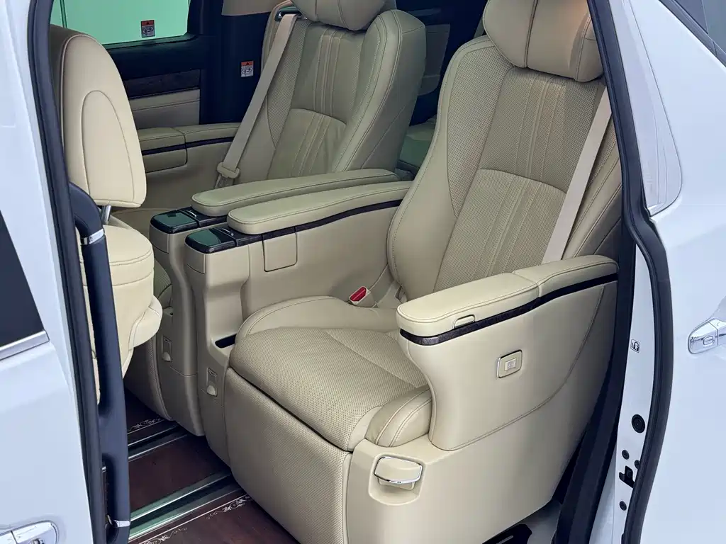 Toyota Alphard 2022 — фото 10