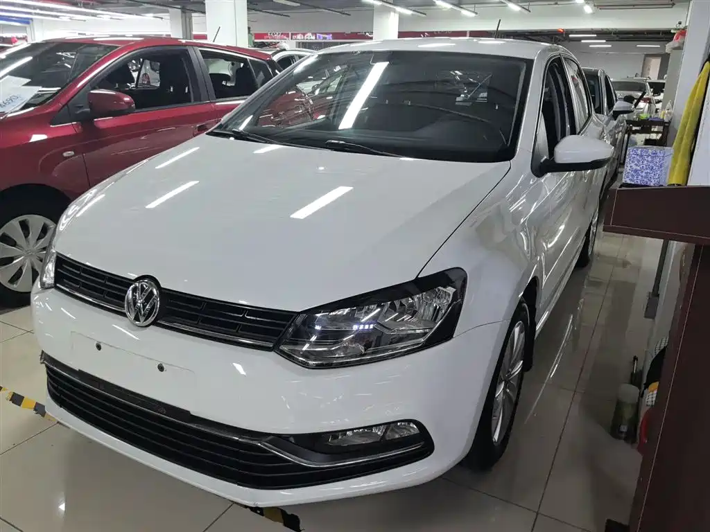 Volkswagen Polo 2015 — фото 2