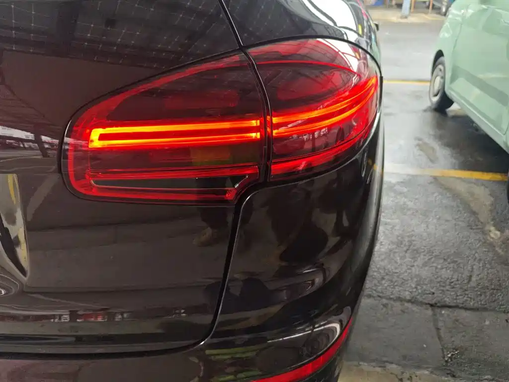 Porsche Cayenne 2017 — фото 8