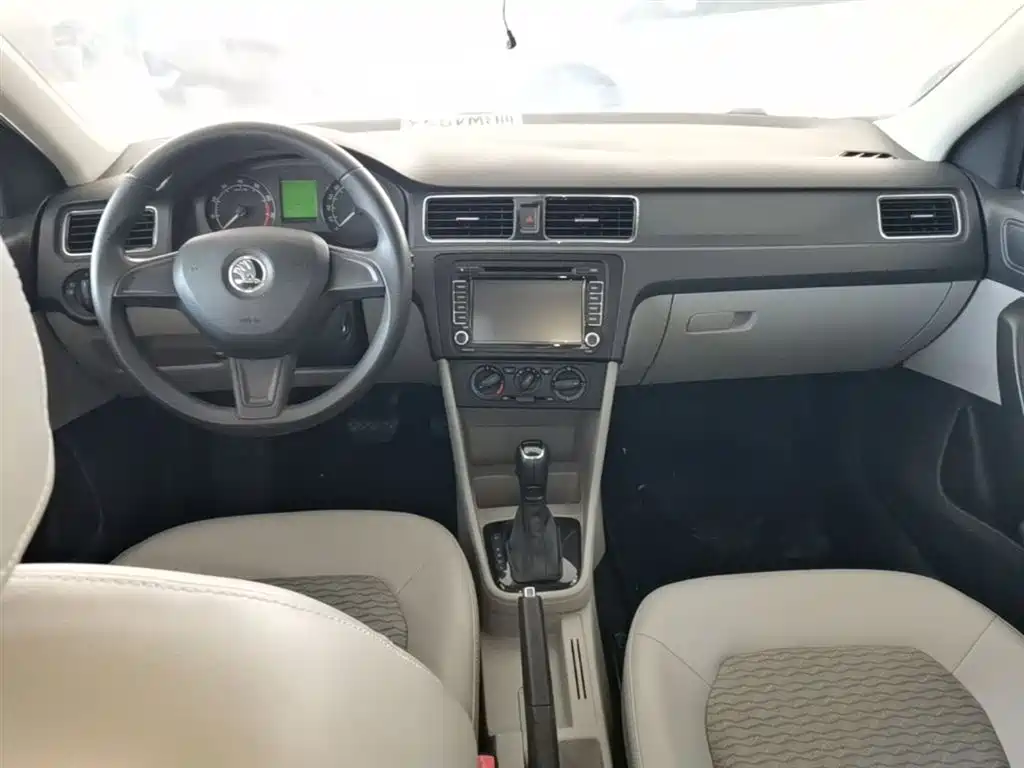 Skoda Rapid 2016 — фото 10