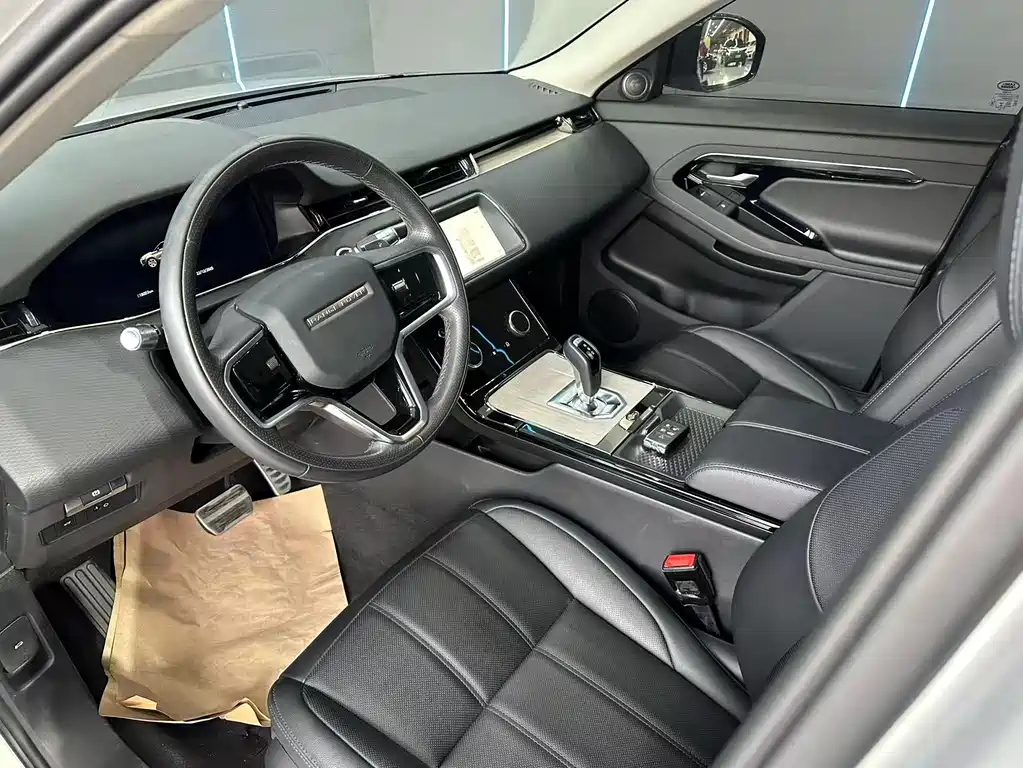 Land Rover Evoque 2023 — фото 11