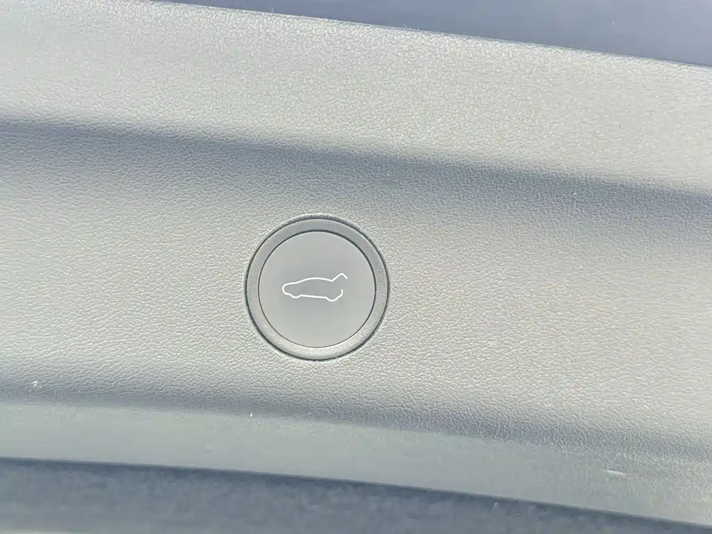 Tesla Model Y 2023 — фото 12