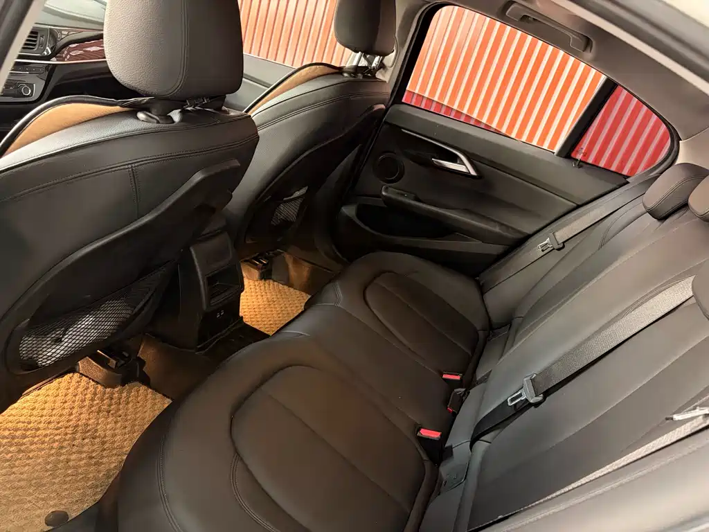 BMW 1 Series 2019 — фото 11