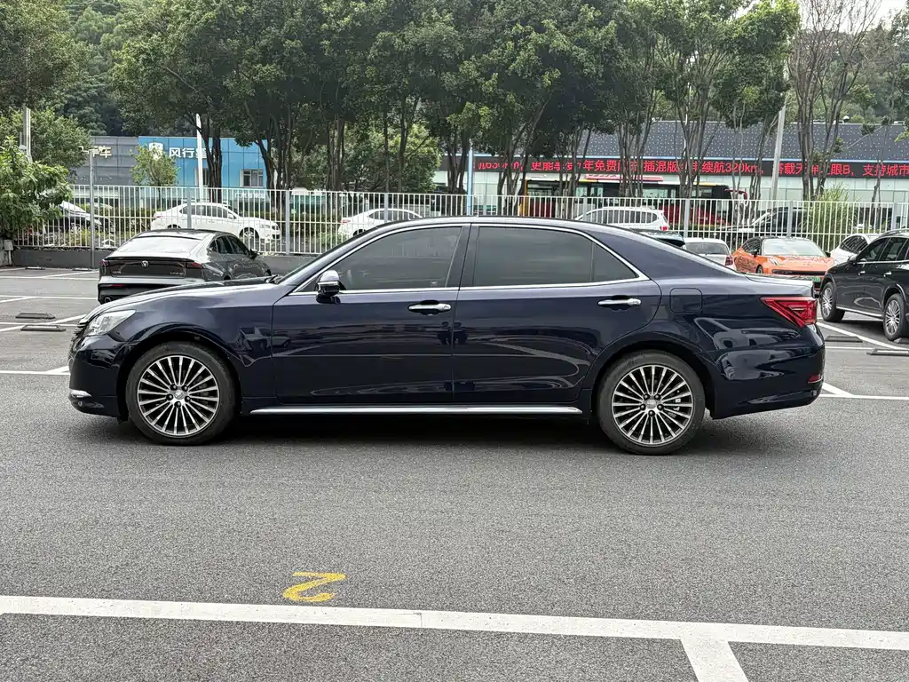 Toyota Crown 2018 — фото 4