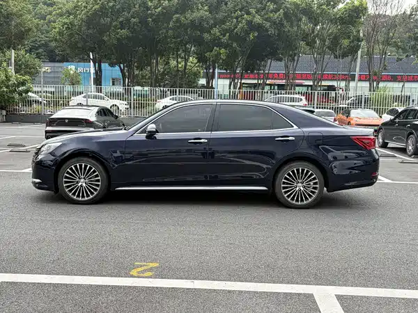 Toyota Crown 2018