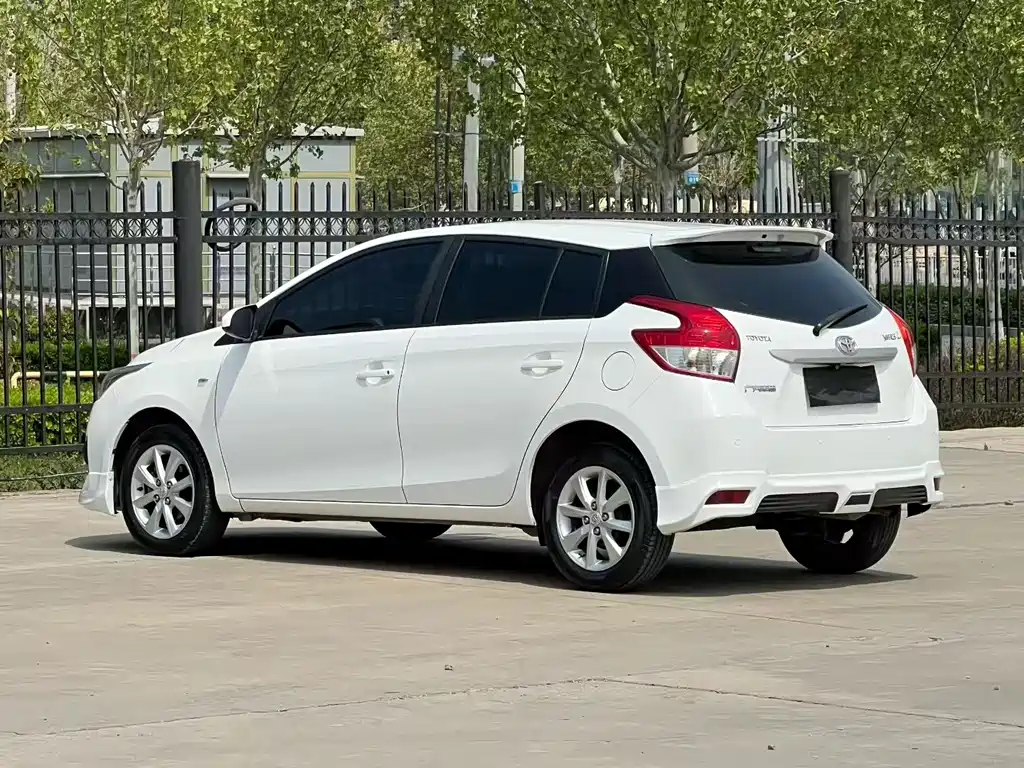 Toyota Yaris L 2016 — фото 9