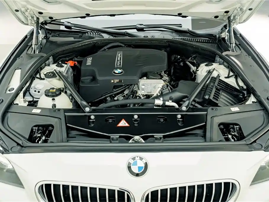 BMW 5 Series 2016 — фото 25