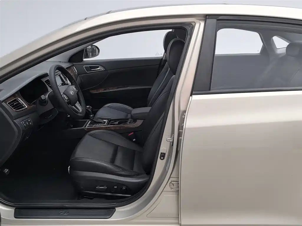 Hyundai Mistra 2014 — фото 10