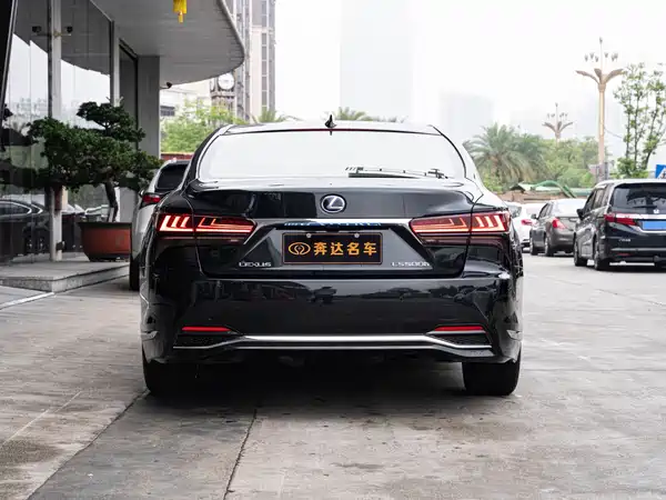 Lexus LS 2022