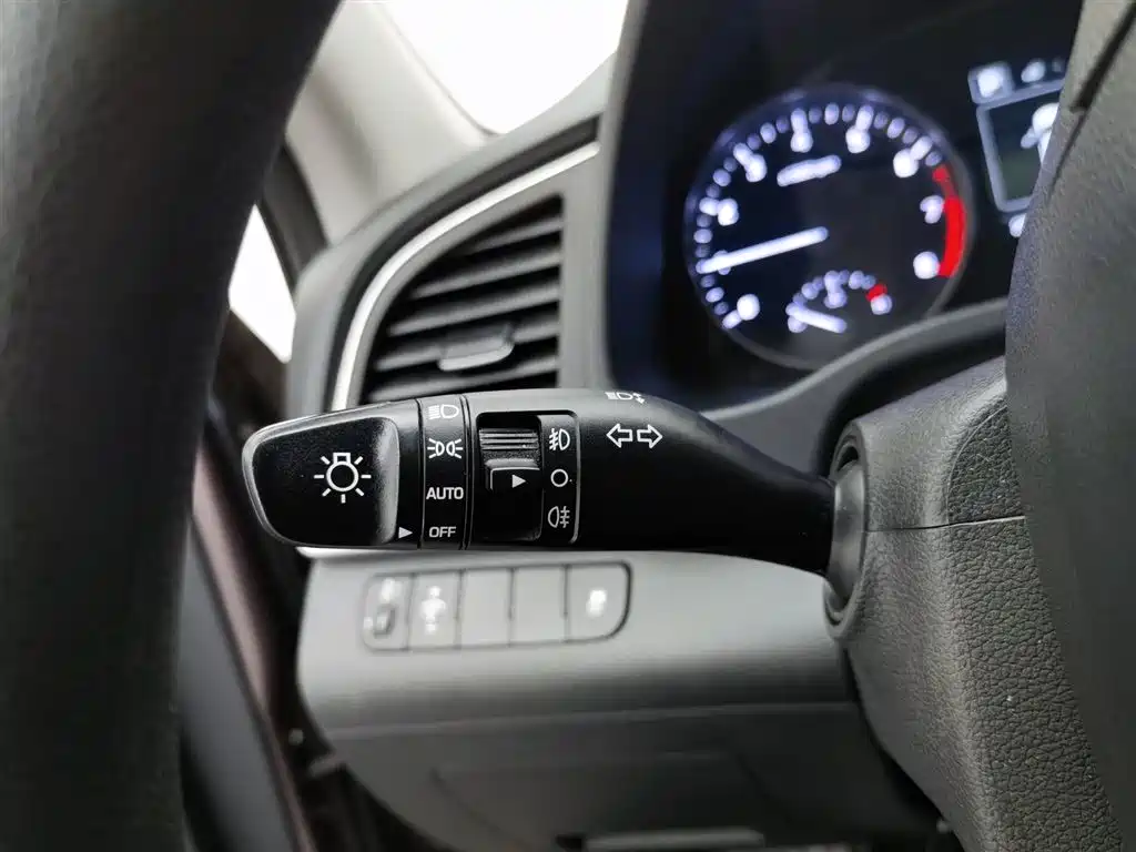 Hyundai Elantra 2016 — фото 21