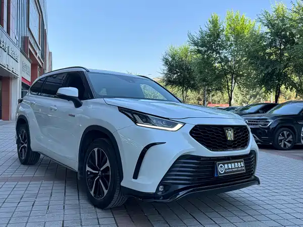 Toyota Crown Kluger 2024