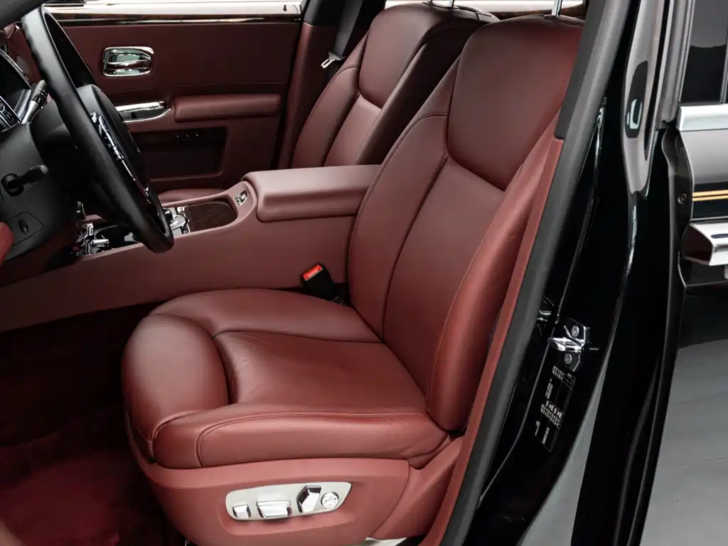 Rolls-Royce Ghost 2017 — фото 10