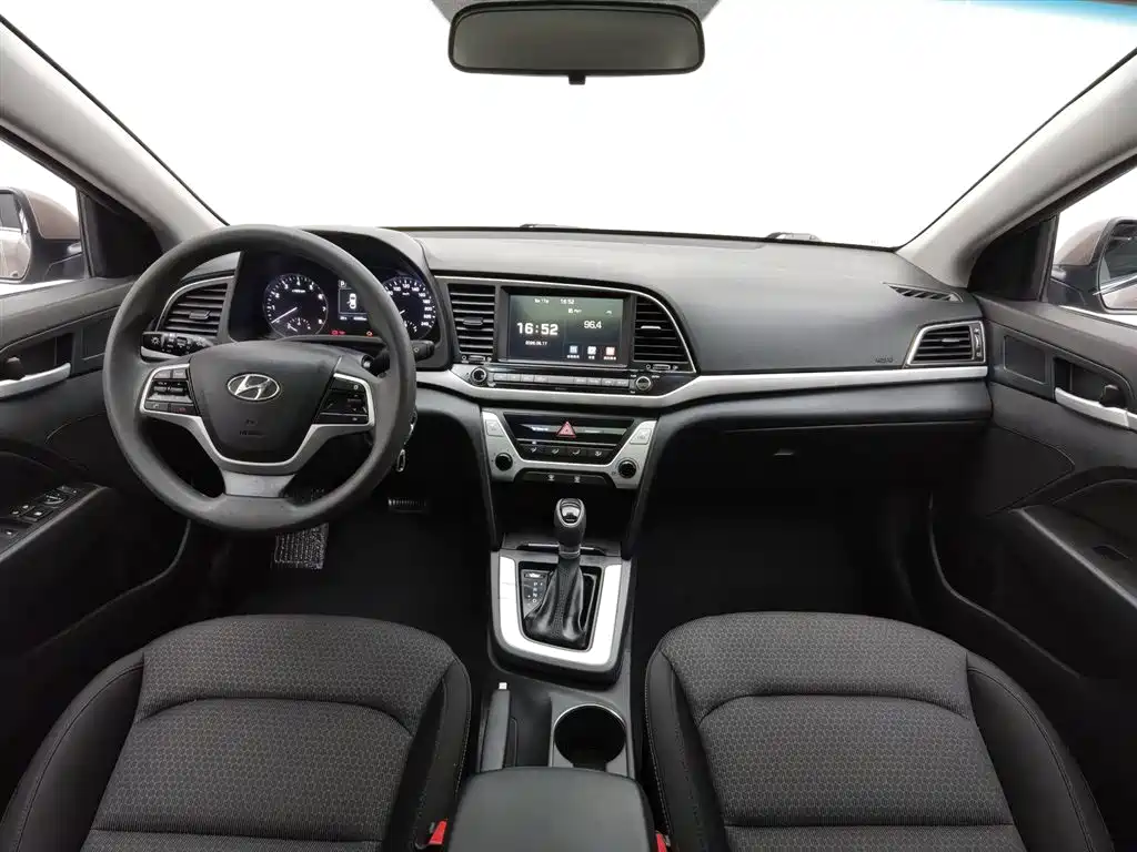 Hyundai Elantra 2016 — фото 5