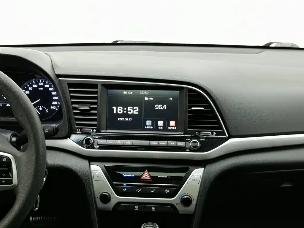 Hyundai Elantra 2016 — фото 12