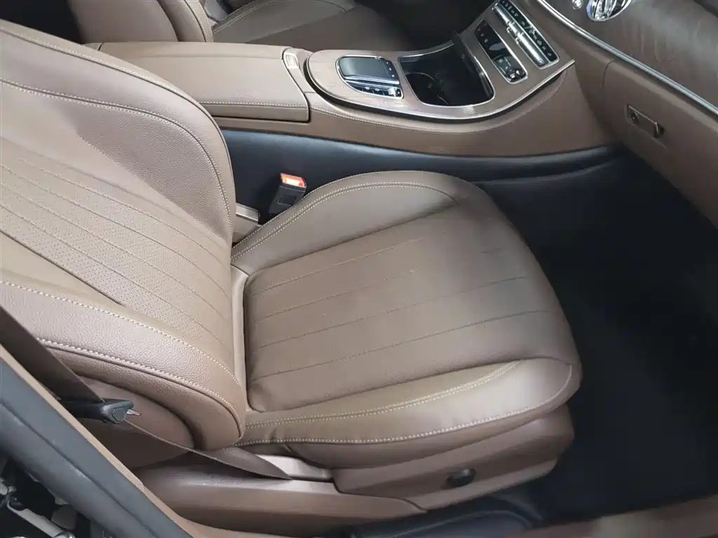 Mercedes-Benz E-Class 2023 — фото 25