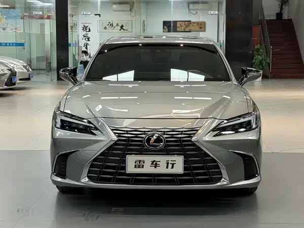 Lexus ES 2025