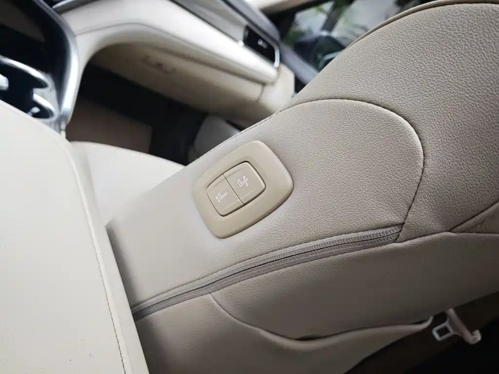 Toyota Camry 2019 — фото 27