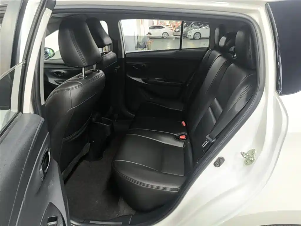 Toyota Yaris L 2019 — фото 17
