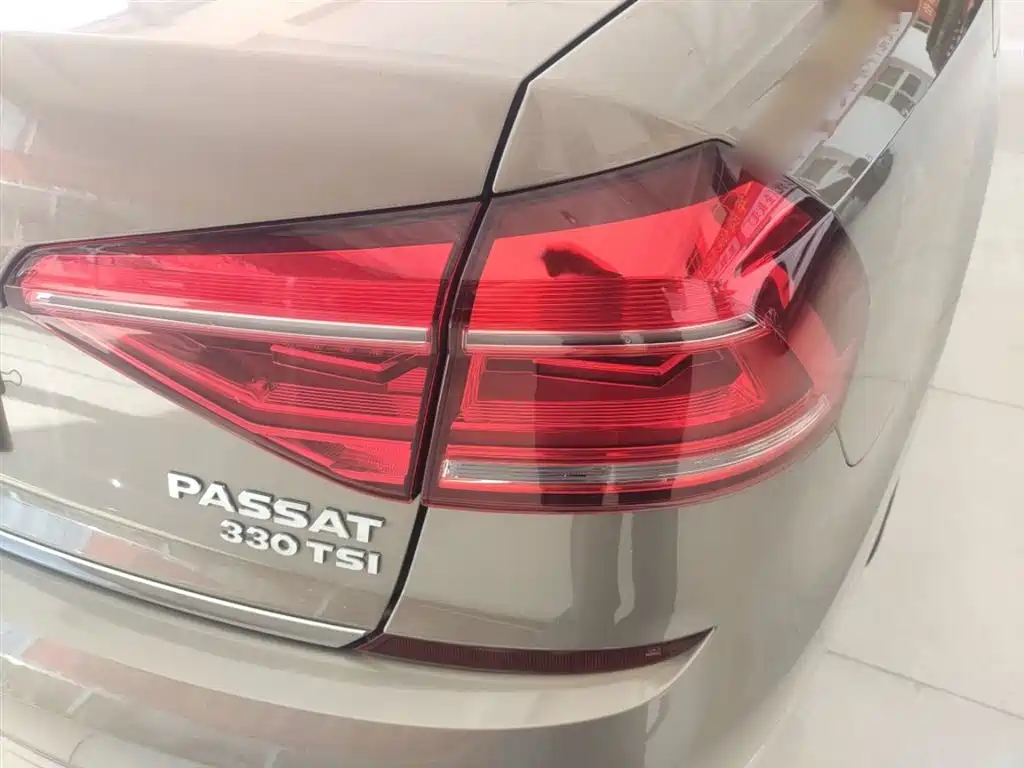 Volkswagen Passat 2017 — фото 8