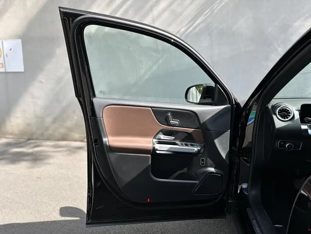 Mercedes-Benz GLB 2025 — фото 10
