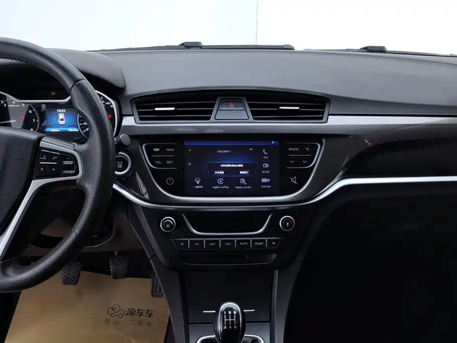 Geely Emgrand 2016 — фото 13