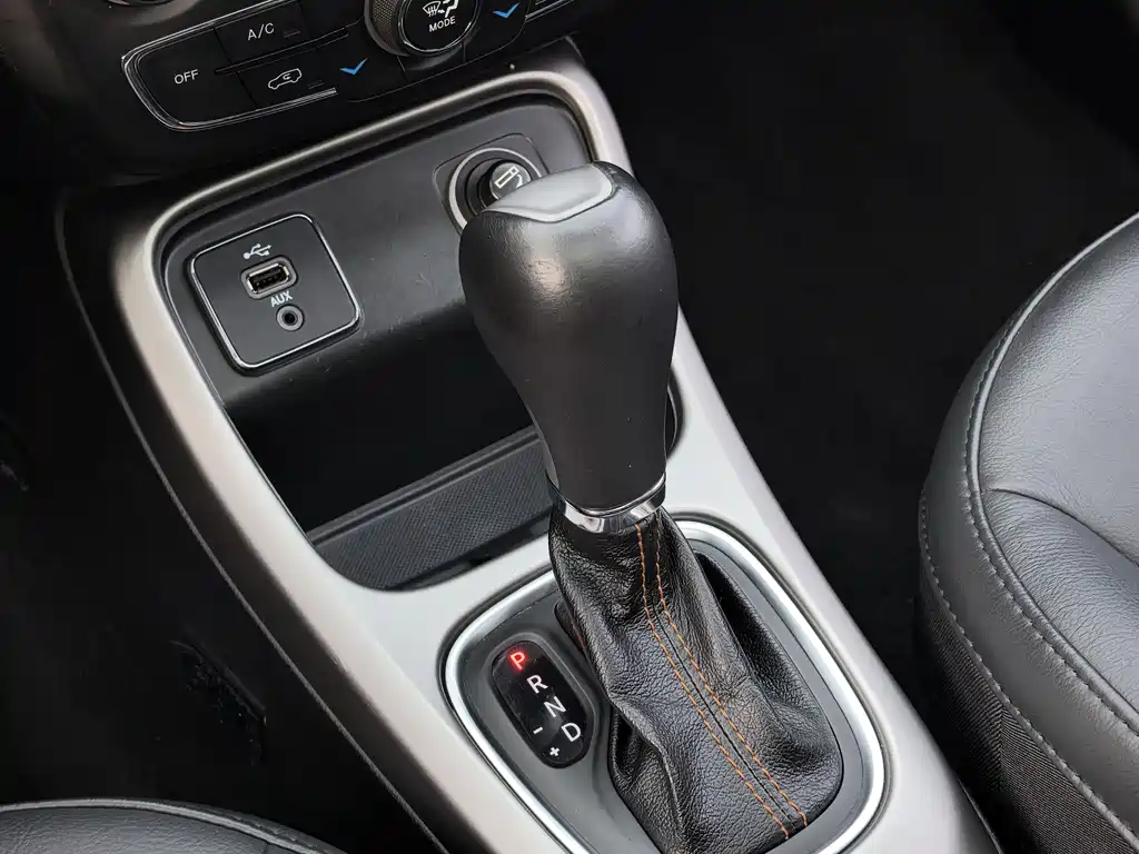 Jeep Compass 2018 — фото 18