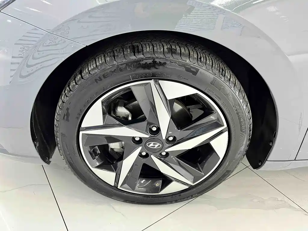 Hyundai Elantra 2023 — фото 17