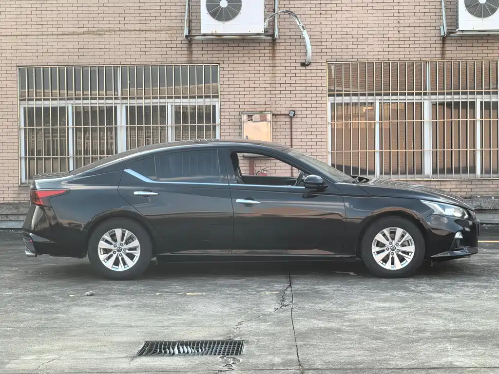 Nissan Teana 2022 — фото 4