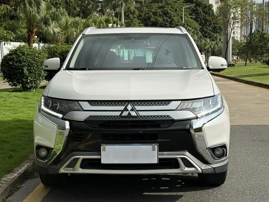 Mitsubishi Outlander 2020 — фото 5