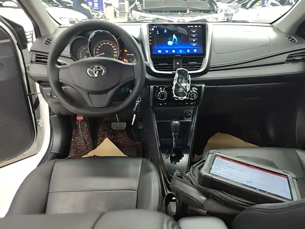 Toyota Yaris L 2021 — фото 10