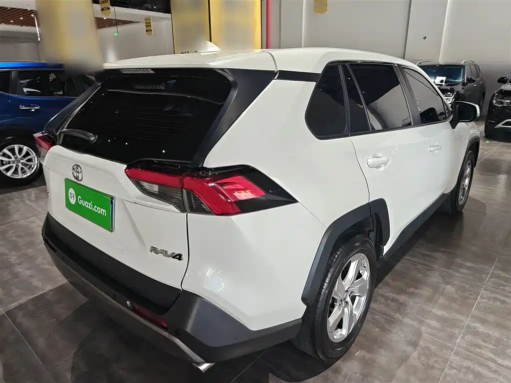 Toyota RAV4 2020 — фото 7