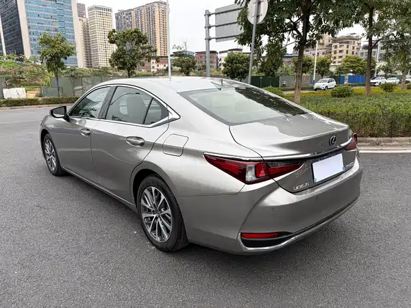Lexus ES 2023