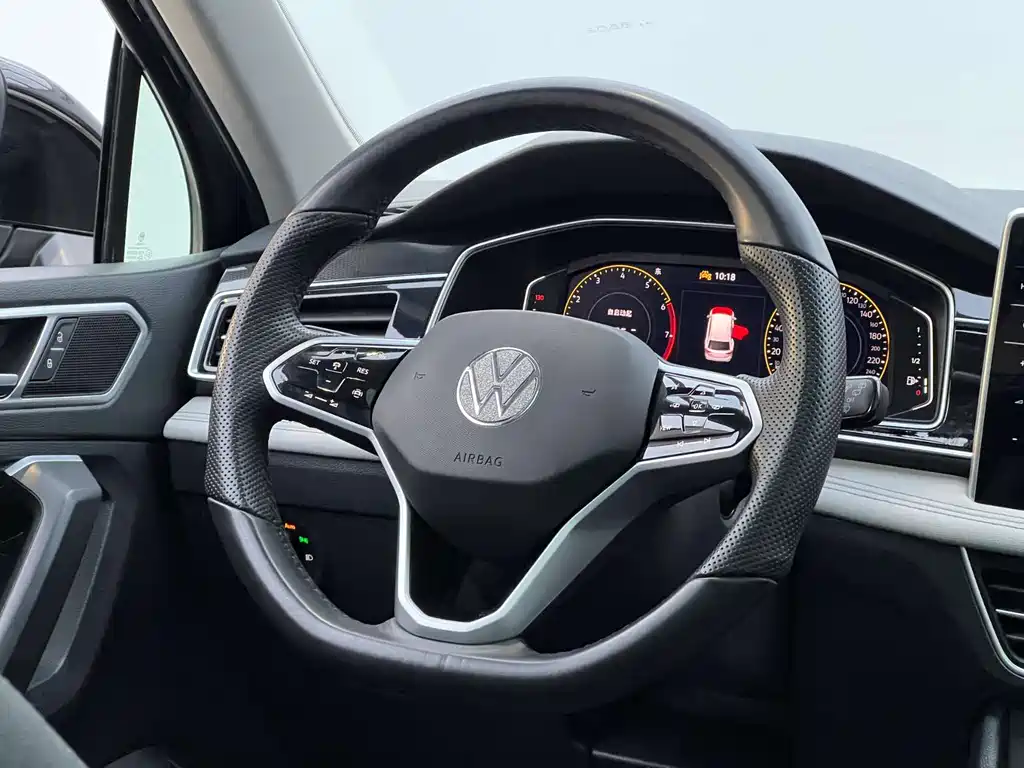 Volkswagen Tiguan L 2023 — фото 16