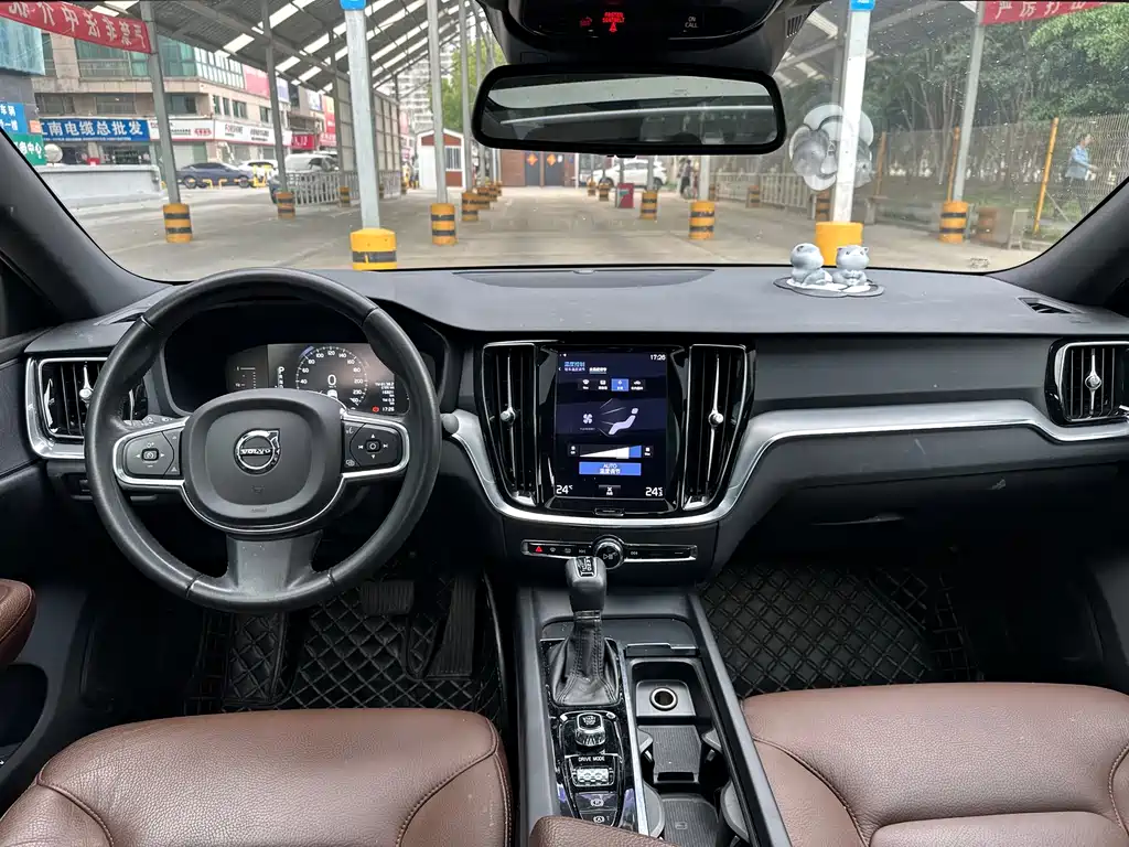 Volvo S60 2021 — фото 12