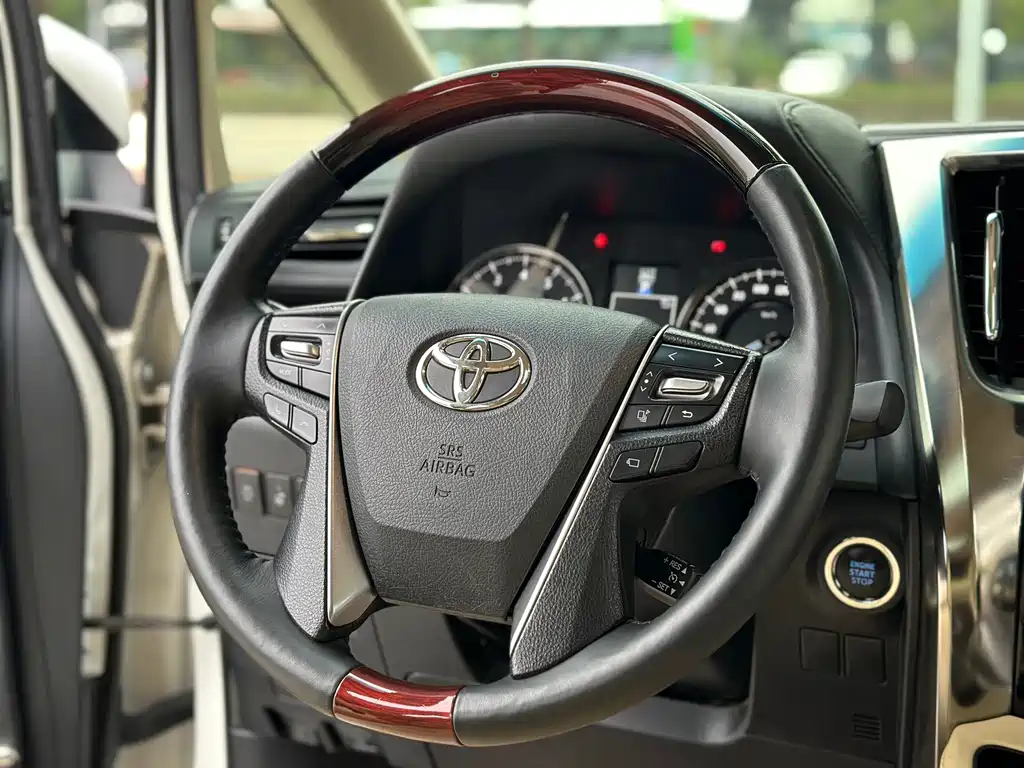Toyota Alphard 2017 — фото 9