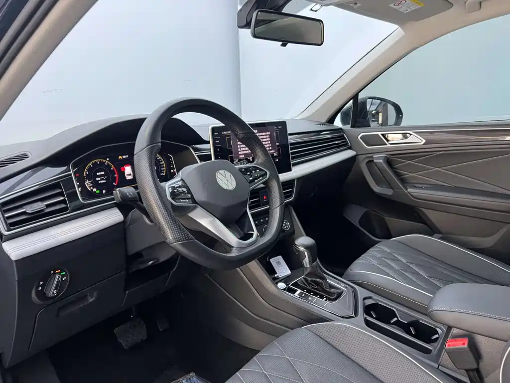 Volkswagen Tiguan L 2023 — фото 24
