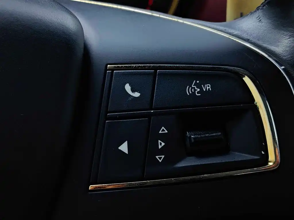 Maserati Levante 2017 — фото 30