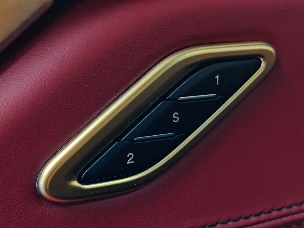 Maserati Levante 2017 — фото 32