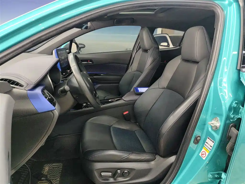 Toyota C-HR 2019 — фото 11