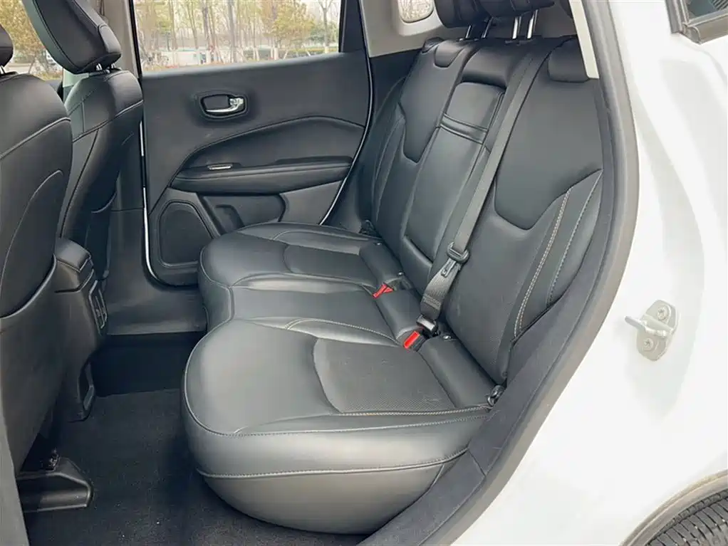 Jeep Compass 2018 — фото 20