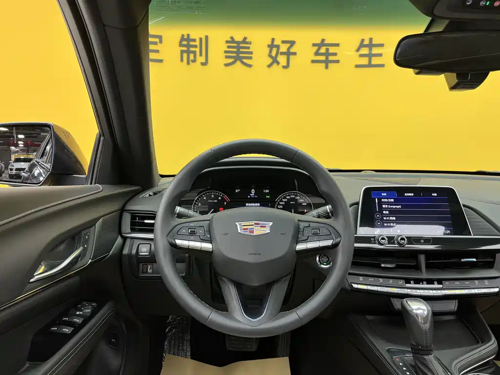 Cadillac CT4 2023 — фото 11