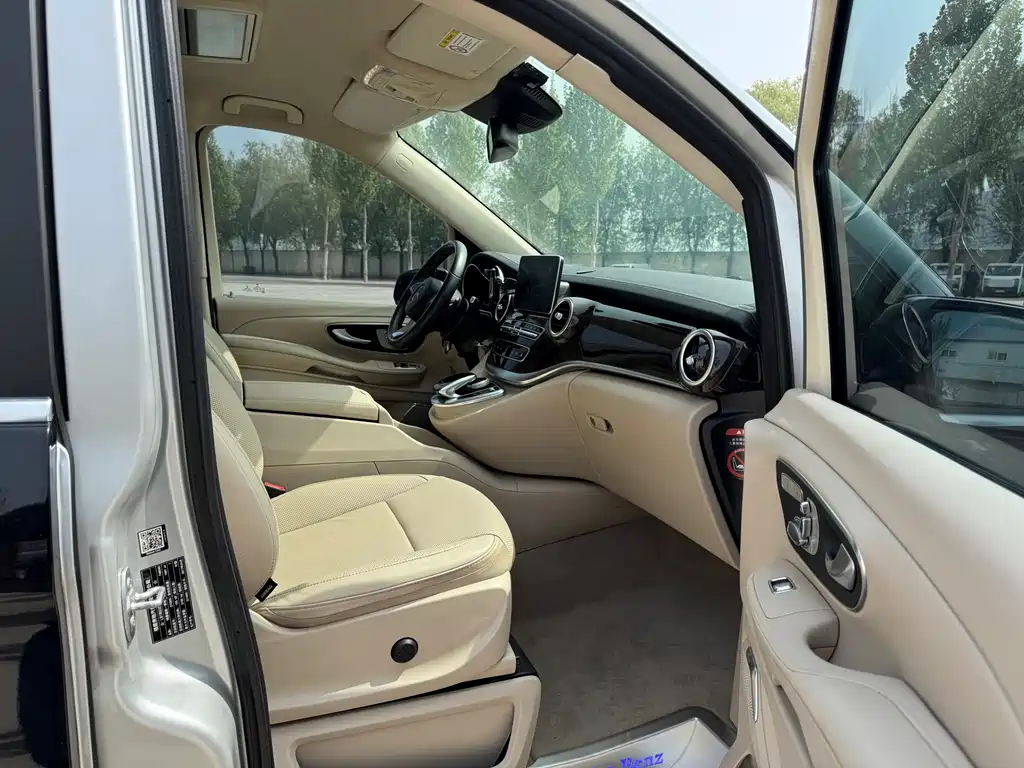 Mercedes-Benz V-Class 2017 — фото 23