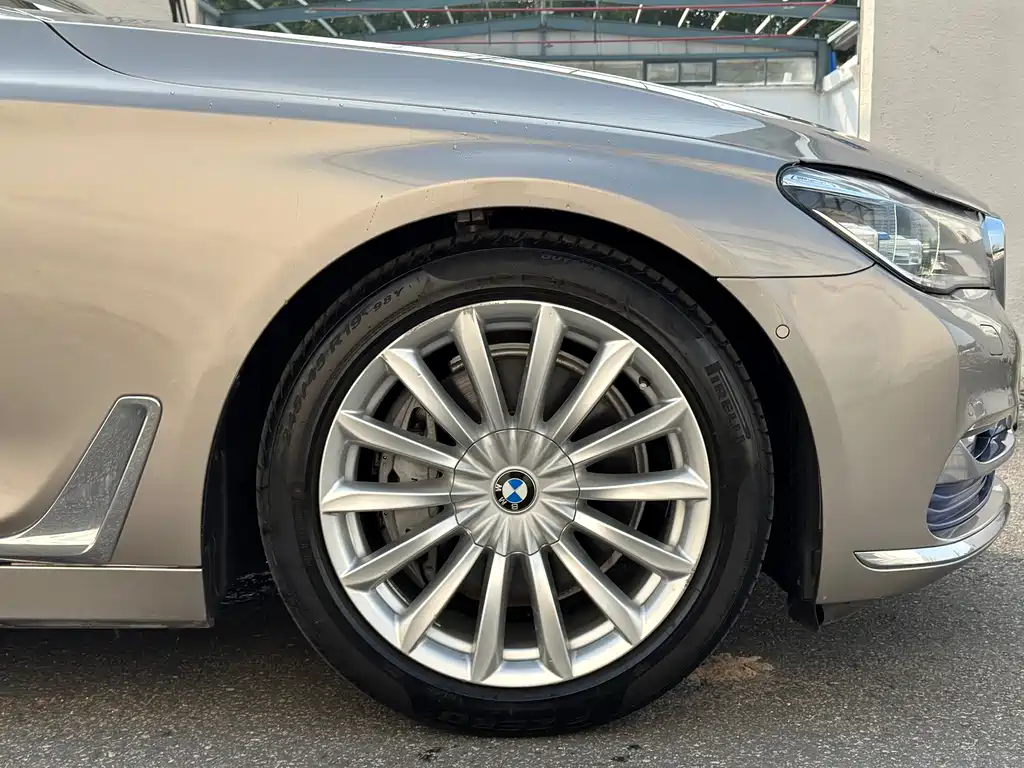 BMW 7 Series 2018 — фото 20