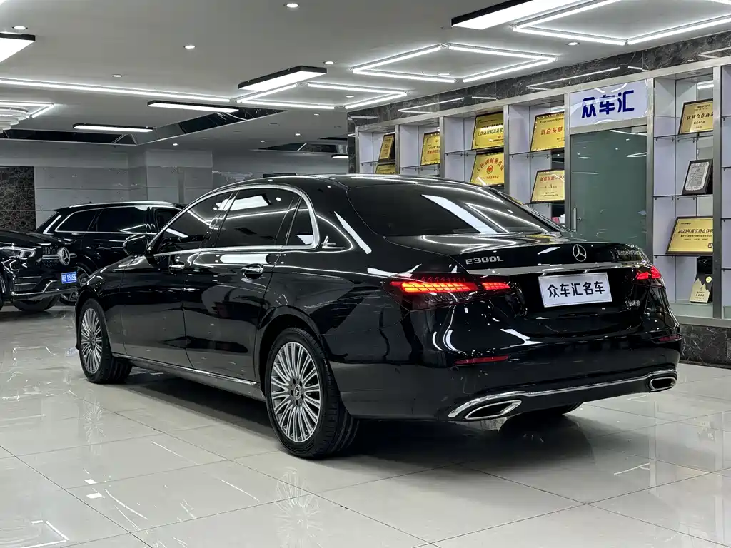 Mercedes-Benz E-Class 2022 — фото 4