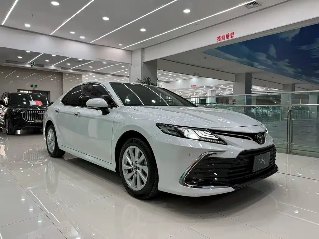 Toyota Camry 2022 — фото 3