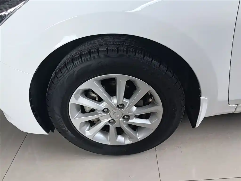 Hyundai Verna 2017 — фото 23