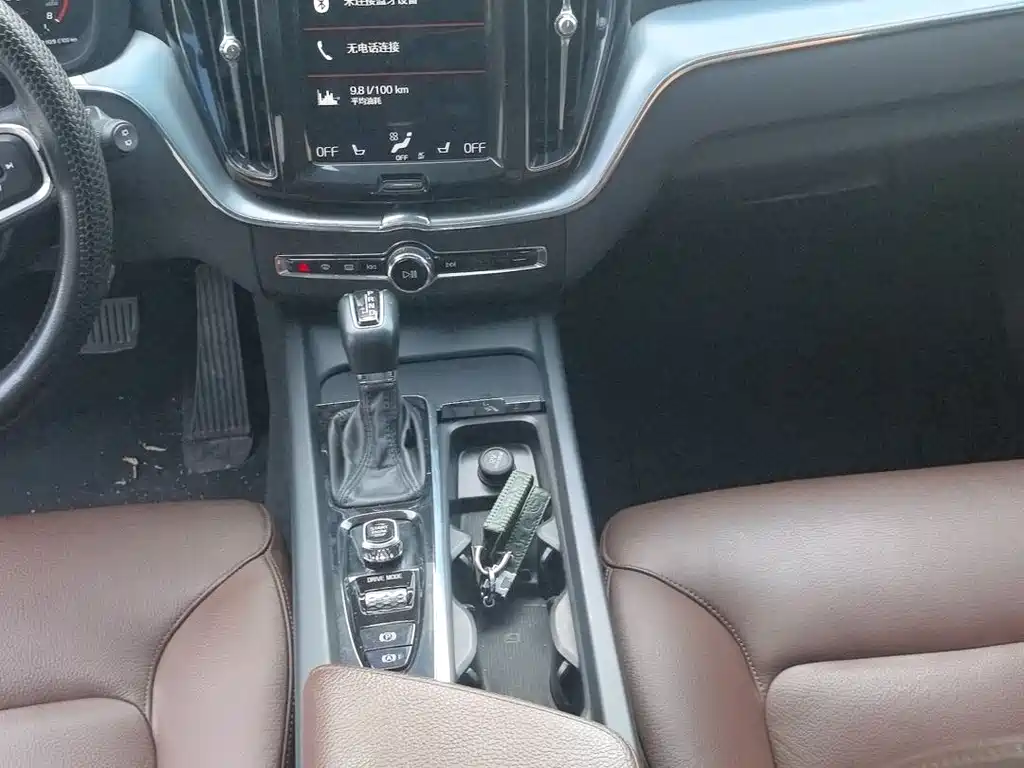 Volvo XC60 2019 — фото 12