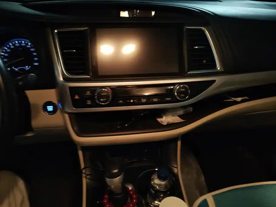 Toyota Highlander 2018 — фото 13